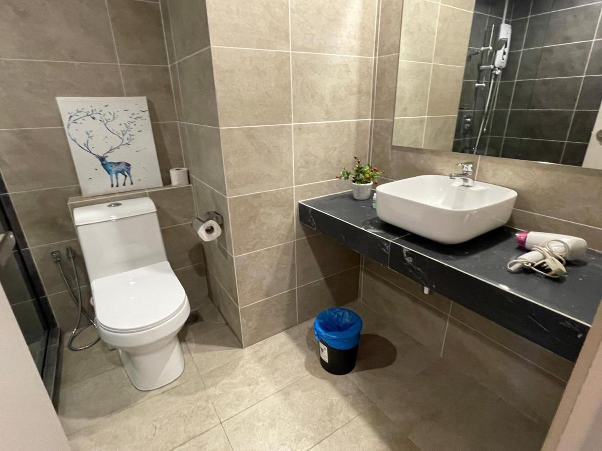 Aru Suites Homestay Wifi,Carpark,24H Check In,Water Filter By R2 Residence Кота-Кінабалу Екстер'єр фото
